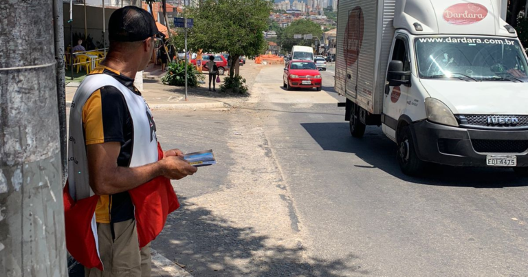 Panfletagem no Farol: Estratégia de Impacto para Alcançar o Público Local